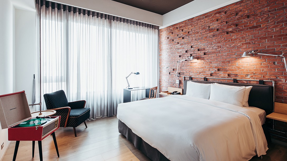 高鐵假期歡迎您搭高鐵到台南 U.I.J 友愛街旅館2日自由行，一次享有高鐵來回車票+住宿多重優惠。