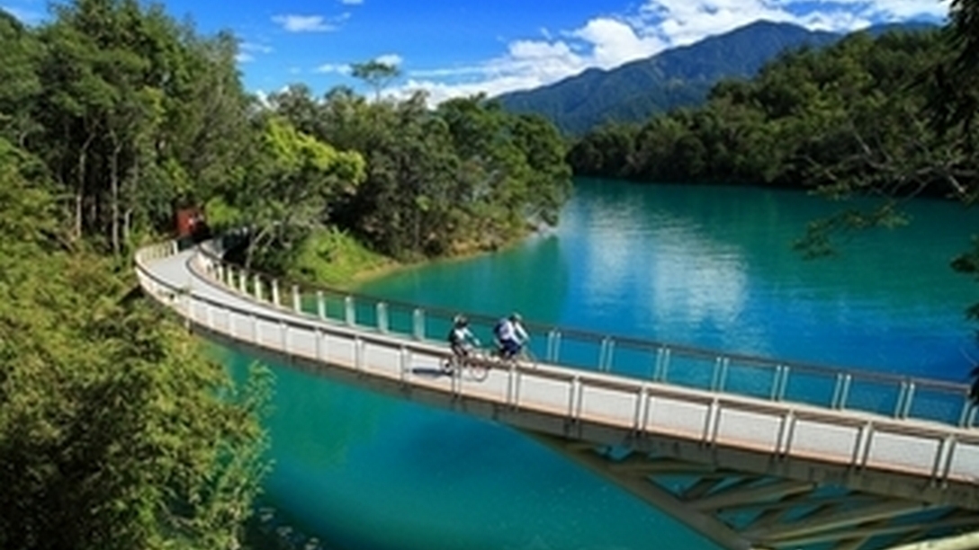 高鐵假期歡迎您搭高鐵到南投一日遊，一次享有高鐵加行程優惠價，現在就立即搭高鐵體驗向山自行車道。